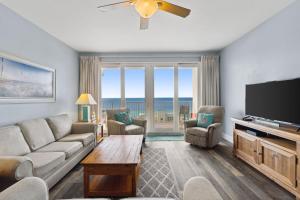 אזור ישיבה ב-Laketown Wharf #1807 by Nautical Properties