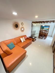 a living room with a couch and a dining room at Edificio Bahia Fragata Apartamento 411 in San Andrés