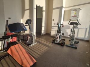 a gym with two exercise bikes in a room at Departamento Centro de La Florida in Santiago
