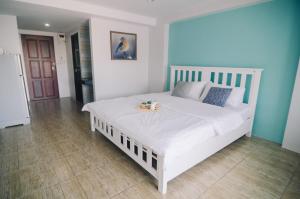 Кровать или кровати в номере Bluebird Songkhla Residence