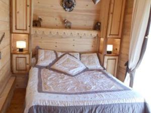 Postel nebo postele na pokoji v ubytování Charmant T3 à Châtel avec balcon, proche centre et remontées mécaniques, 6 personnes - FR-1-676-10