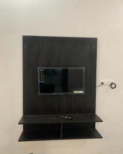 En tv och/eller ett underhållningssystem på Panwar villa stay home