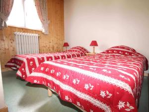 Postel nebo postele na pokoji v ubytování Confortable appartement 5 pièces avec WiFi et parking, 4 ch, près des remontées à Châtel - FR-1-676-138