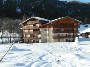 a large building with snow in front of it at Appartement Châtel, 3 pièces, 5 personnes - FR-1-676-174 in Châtel