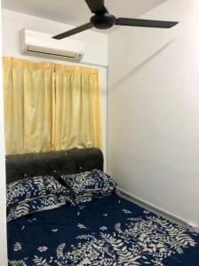 Ein Bett oder Betten in einem Zimmer der Unterkunft Salak Cemara Homestay Klia/Klia2