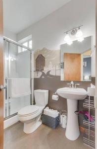 a bathroom with a toilet and a sink at Brand New Downtown Modern 5 Beds, 3 Full Baths Vermont Avenue, Boise in Boise