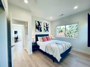 a bedroom with a bed and a window at Sunnyvale Cozy New 3B3b home/Gogle/speed WiFi in Sunnyvale