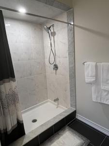 Vannituba majutusasutuses Spacious,comfy house,less than 15 mins to Niagara Falls