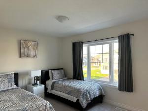 Voodi või voodid majutusasutuse Spacious,comfy house,less than 15 mins to Niagara Falls toas