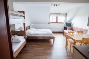 Letto o letti in una camera di Apartmány Chajdovka