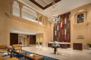 Ruang duduk di Uday Palace Navsari, a member of Radisson Individuals