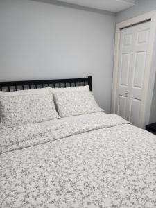 Fotografie z fotogalerie ubytování Blissfull Two Bedroom Suite Near surrey centre v destinaci Surrey