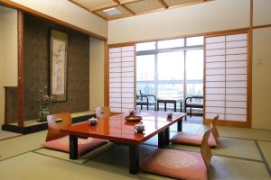a room with a table and chairs and a window at Arima Gyoen in Kobe
