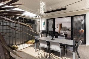a dining room with a table and chairs at Cozy Getaway, King Bed with TV, NBN, Netflix, Nespresso in Christies Beach