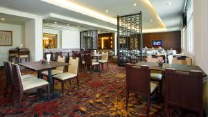 TV/trung tâm giải trí tại PARKROYAL Yangon