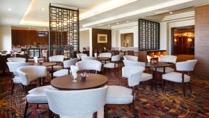 Khu vực ghế ngồi tại PARKROYAL Yangon