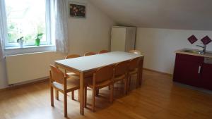 Komplette Wohnung Nähe Autobahn - Apartment 1的厨房或小厨房