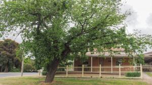 Το κτήριο όπου στεγάζεται  η παραθεριστική κατοικία