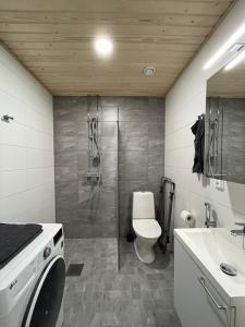 Koupelna v ubytování Scandinavian apartment for 3 in Pasila Helsinki