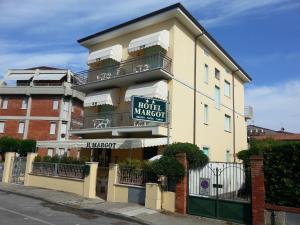 Gallery image of Hotel Margot in Lido di Camaiore