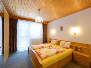 En eller flere senge i et værelse på Superb Apartment in Leutasch Tyrol with Meadow around