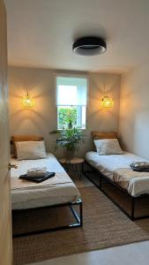 Кровать или кровати в номере ULU House With Terrace & Hot Tub