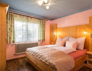 Posteľ alebo postele v izbe v ubytovaní Apartment Mein Kraftplatz - Private Retreat by Daisy's Yoga Garden