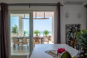Ban công/sân hiên tại Ocean Blue Apartment with Panoramic Pool ZanzibarHouses