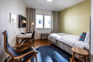 Uma cama ou camas num quarto em First Hotel Planetstaden