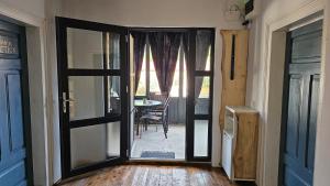 Fotografie z fotogalerie ubytování CĂSUȚA BUNICII CU PRISPĂ v destinaci Dospineşti