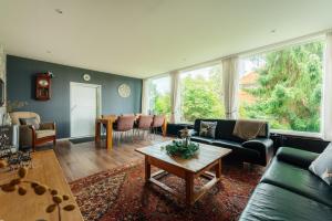 Гостиная зона в Haus Sonneck - Apartmenthaus - Sonnenterrasse mit Grill - 1-8 Personen - ruhige Lage mit Blick über Braunlage +79 фотографий