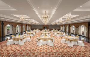 Restoran atau tempat lain untuk makan di Uday Palace Navsari, a member of Radisson Individuals