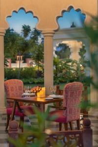 Ruang duduk di Uday Palace Navsari, a member of Radisson Individuals