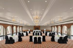Restoran atau tempat lain untuk makan di Uday Palace Navsari, a member of Radisson Individuals