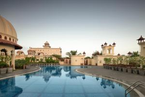 Kolam renang di atau dekat dengan Uday Palace Navsari, a member of Radisson Individuals