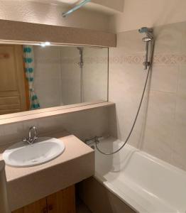 Koupelna v ubytování Résidence Atrey 103 Clés Blanches Courchevel