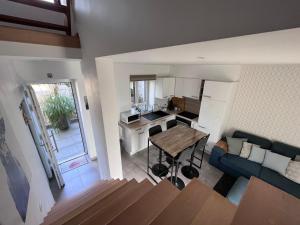 a kitchen and living room with a table and a couch at L’Aragne in Dinant