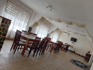 a dining room with a table and chairs at Pensiunea Hanzu Darius in Gura Rîului