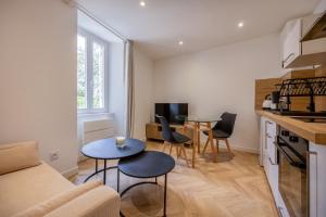 a living room with a couch and a table at Le Cocon Urbain en Hyper Centre in La Rochelle