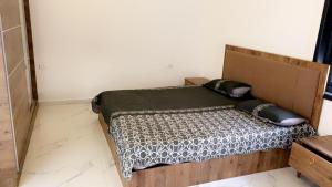 Posteľ alebo postele v izbe v ubytovaní alzain villas - فلل الزين اريحا