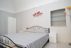 a white bedroom with a bed and a window at il sogno in Biella