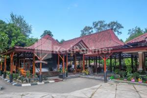 Taman di luar Kebon Krapyak Cottage Syariah Mitra RedDoorz near Stadion Maguwoharjo