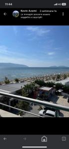 una imagen de una vista del océano desde un sitio web en Corazon Guest House, en Vlorë