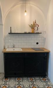 a kitchen with a sink and a counter top at Am Znaimertor in Retz