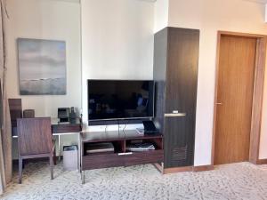 TV a/nebo společenská místnost v ubytování Luxury 1 bedroom in Dubai Mall Residences