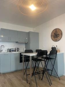a kitchen with a table and chairs in a room at Le Cocon Urbain *T2* + Parking in Orléans