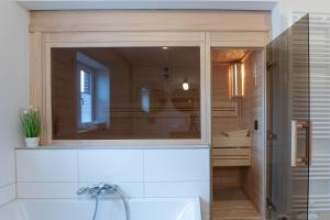 a bathroom with a tub and a sink and a mirror at Kleine Krabbe in Tönning