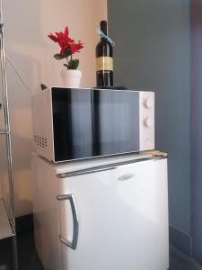 A kitchen or kitchenette at La Casa Blu- Forum di Assago, Ospedale Humanitas, Milanofiori, IEO