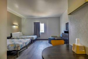 Postel nebo postele na pokoji v ubytování Motel 6-Cedar Park, TX