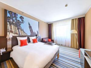 Łóżko lub łóżka w pokoju w obiekcie Mercure Wrocław Centrum